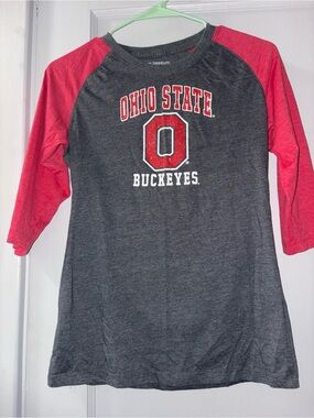 Colosseum Ohio State Buckeyes Gray and Red Raglan Tee